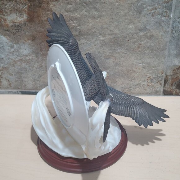 Bradford Exchange Decorative 3D Plate Flying Eagle Figurine On Wings of Faith Be - Picture 13 of 13